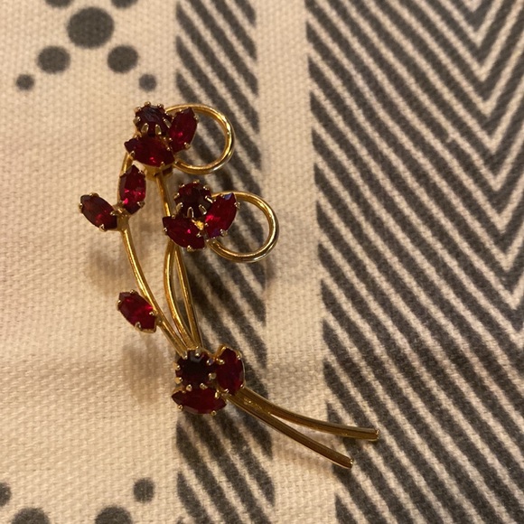 Vintage gold pin with red stones - Picture 4 of 4